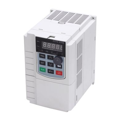 qualidade  Tall Water Lowering Vmaxpower 0.75KW Solar Pump Inverter DC Water Pump Solar Drive Inverter and MPPT Controller fábrica